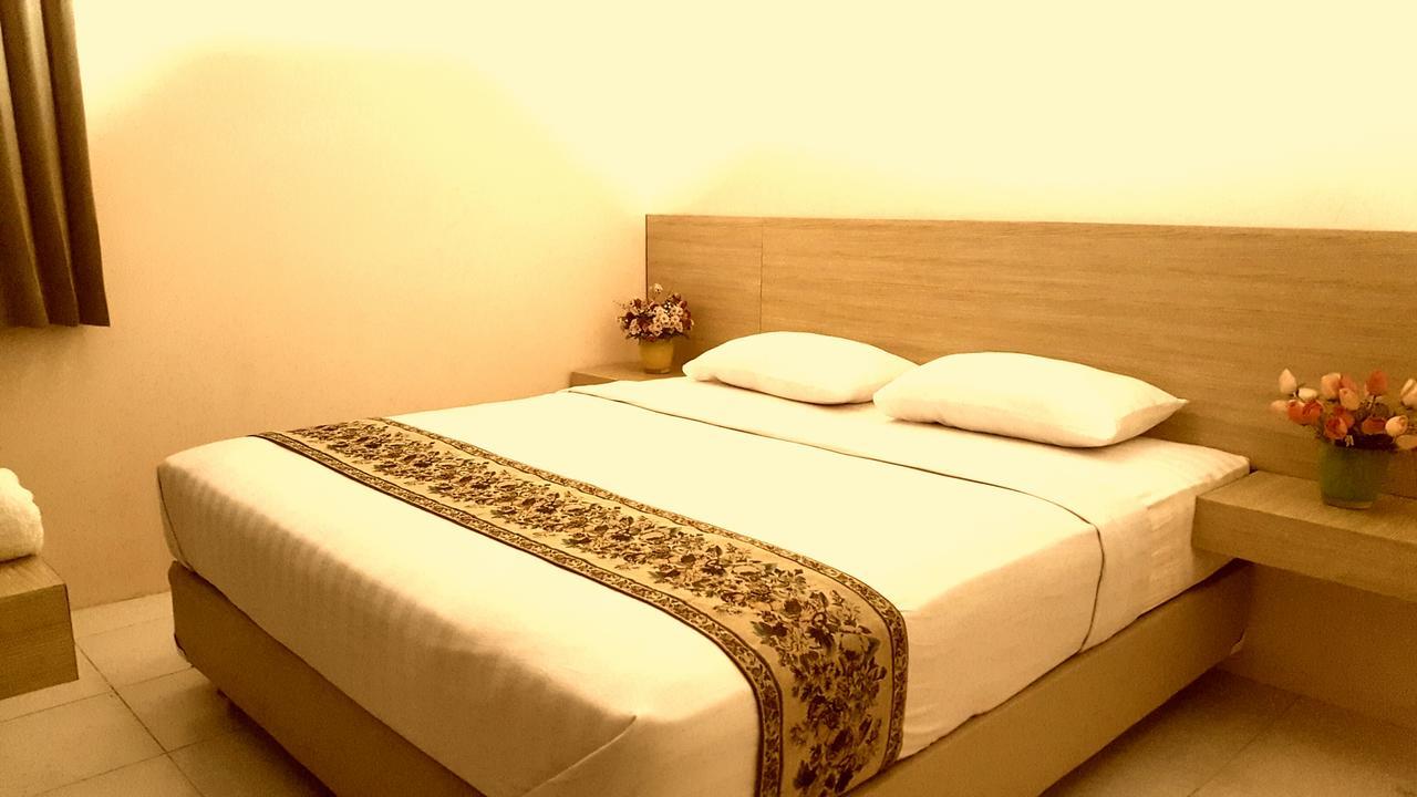 C.Stone Hotel Surabaya Exterior foto
