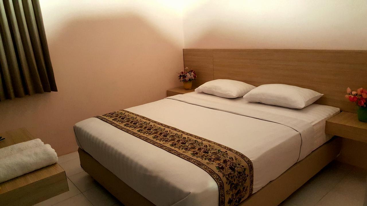 C.Stone Hotel Surabaya Exterior foto